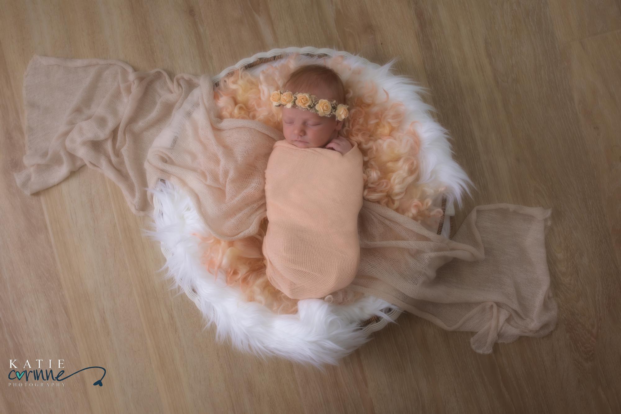 Baby girl posed for newborn photo in Hawaii