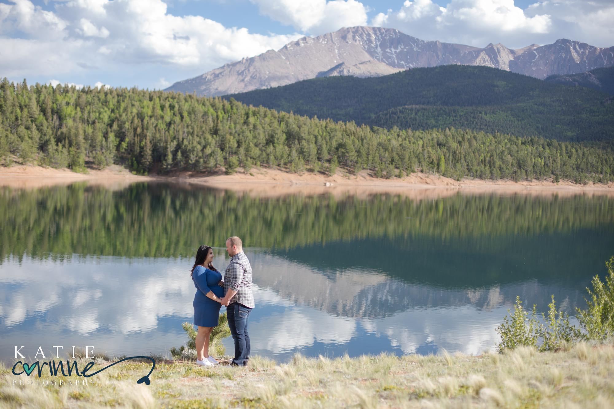 Colorado couple poses for maternity session