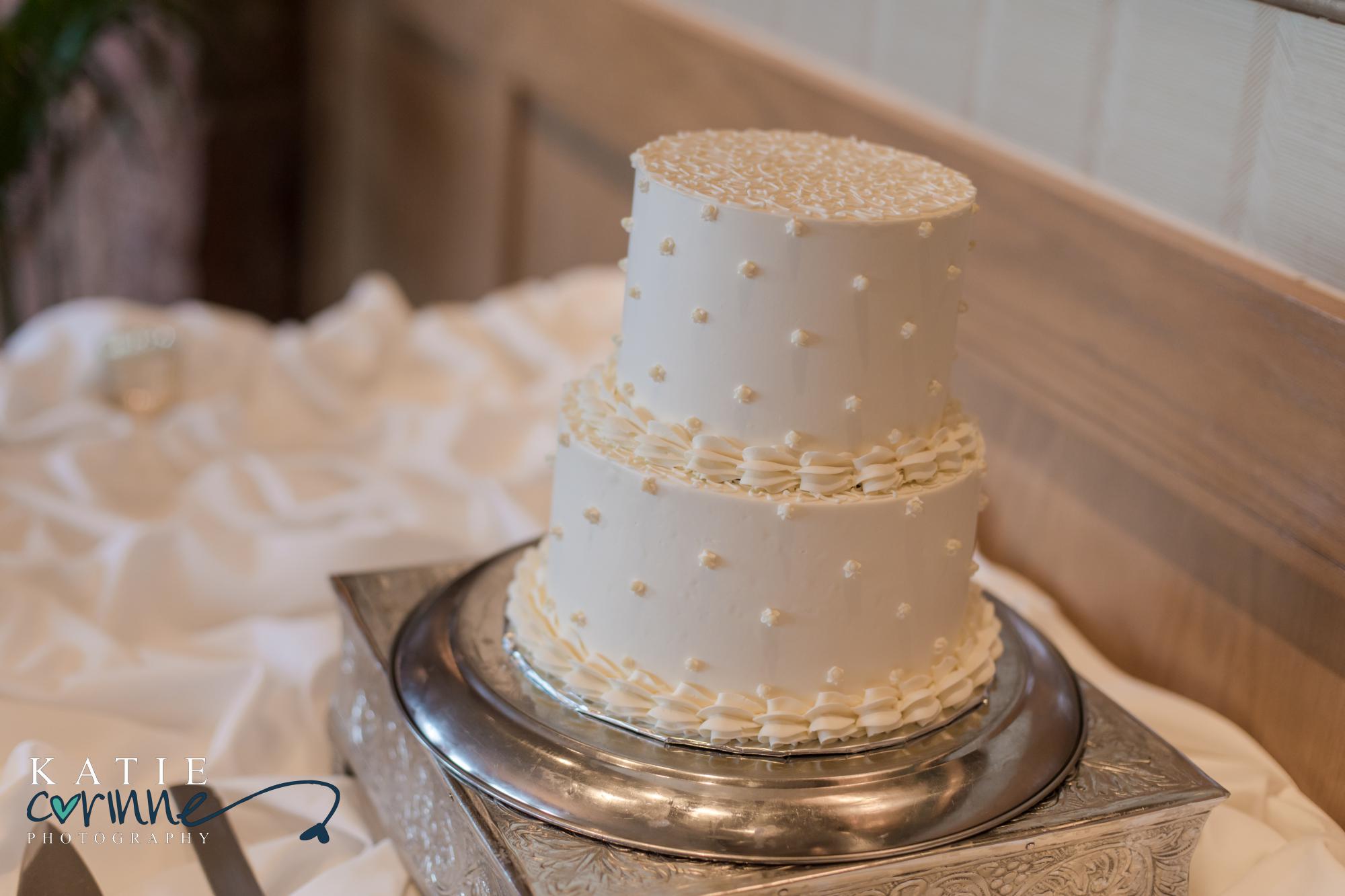 small wedding cake at colorado springs elopement