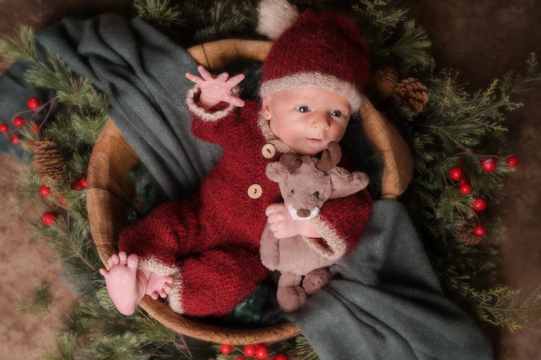 Christmas Baby Newborn Photos | Katie Corinne Photography's Blog _