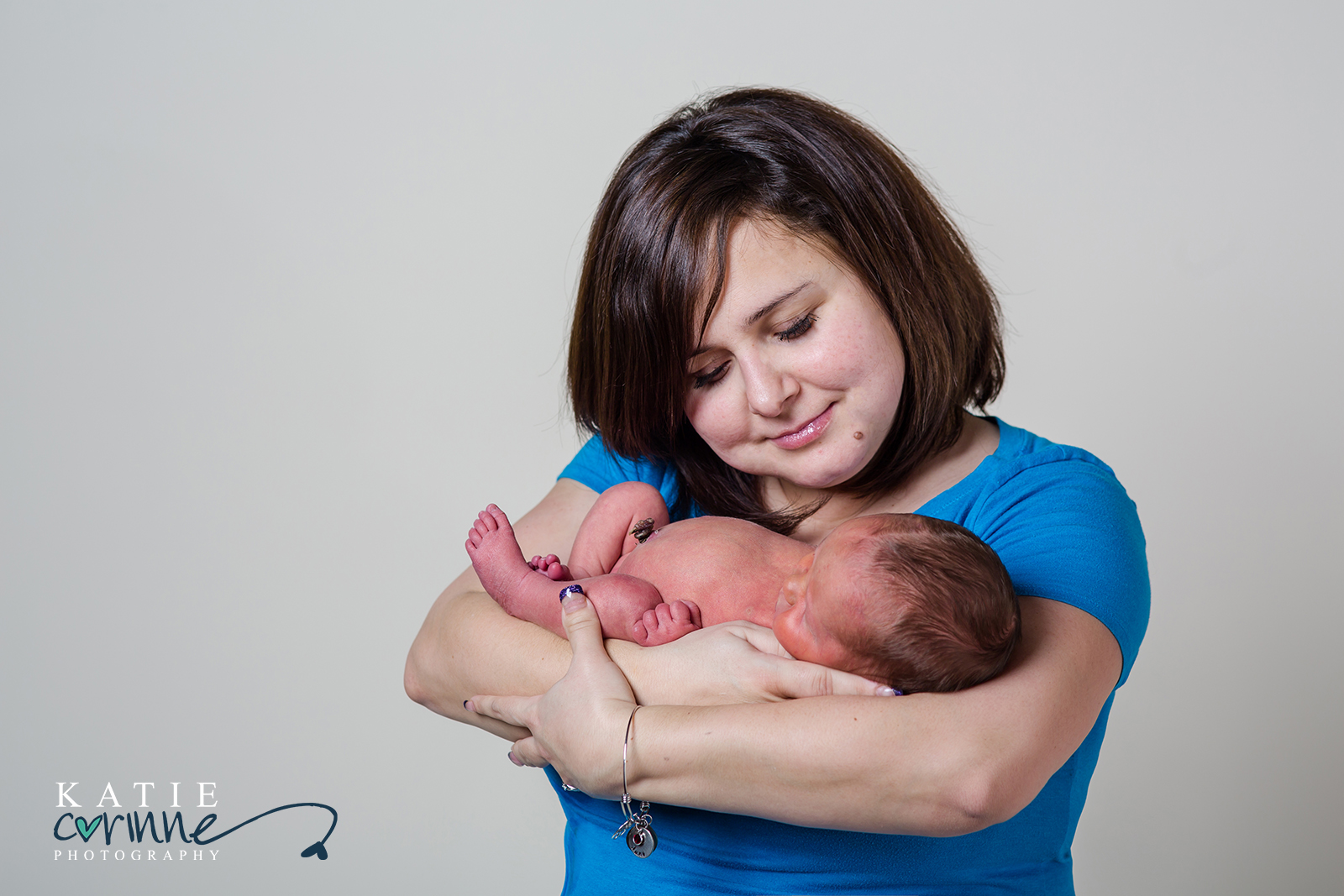 mom with baby, mom and baby photos, newborn photos, newborn photos with mom