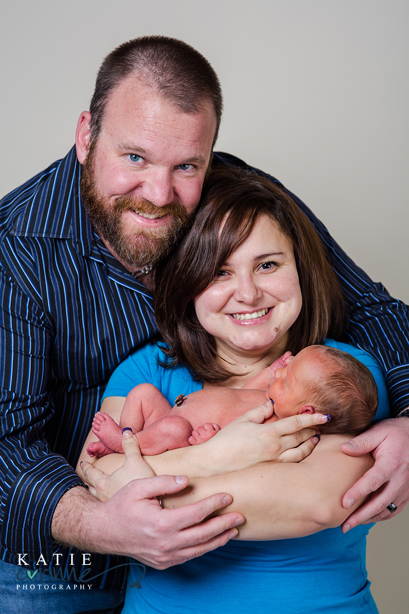 mom dad and baby, dad mom and baby, newborn photos with mom and dad, 