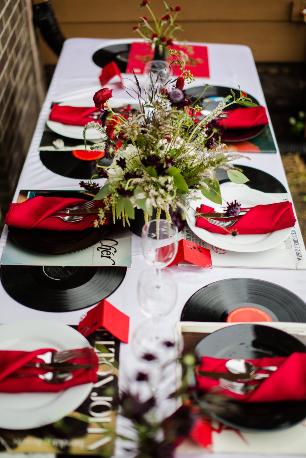red black white wedding table