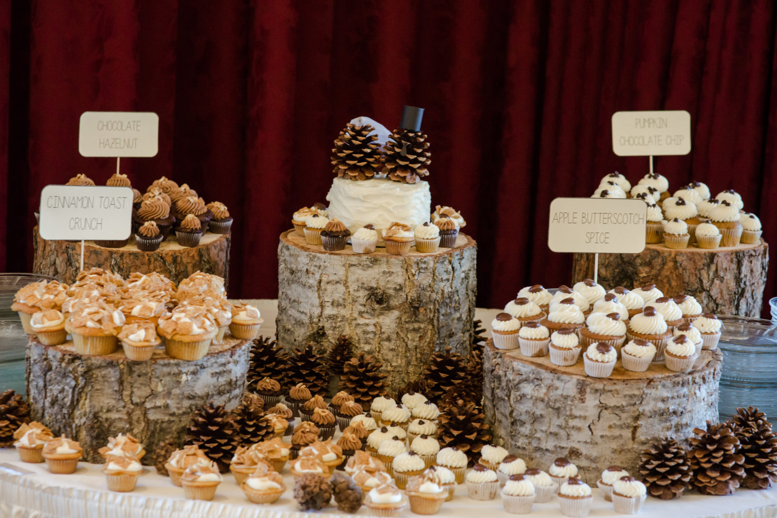 mini wedding cupcakes and wedding cake