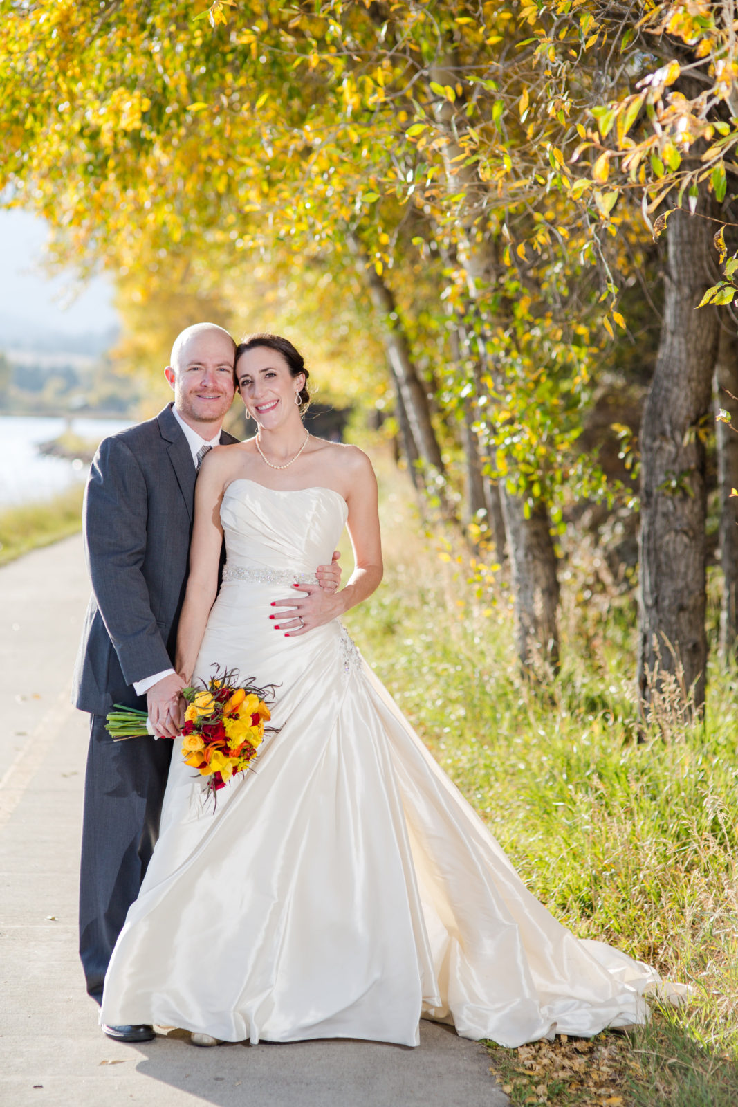 fall wedding photos with bride and groom