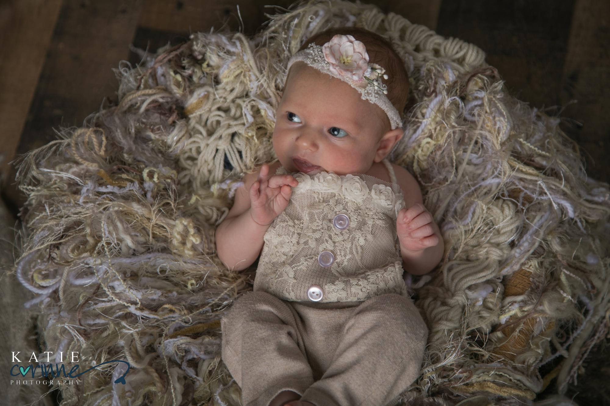 baby girl newborn photography outfit idea