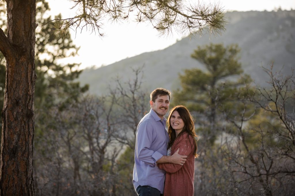 Colorado engaged couple in front of mountians