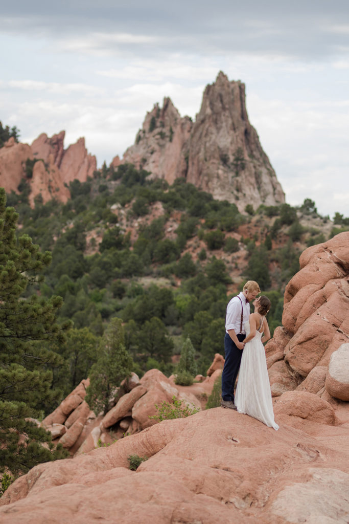 Couple elopes at Garden of the Gods