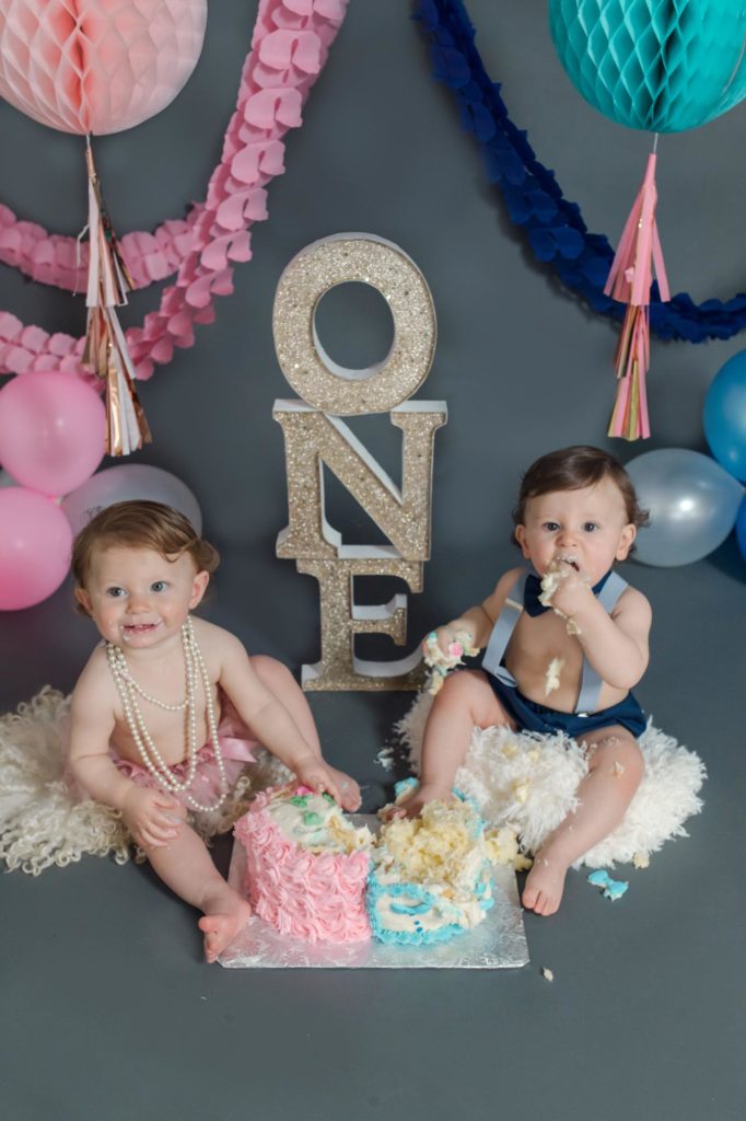 Colorado babies smile at twins cake smash photo session