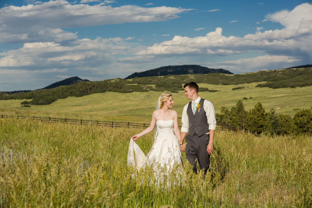 spring newlywed couple at Spruce Mountain Ranch