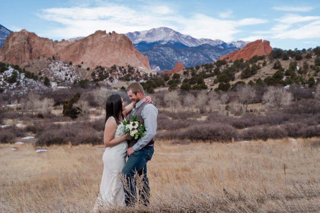 bride and groom with pikes peak and garden of the gods