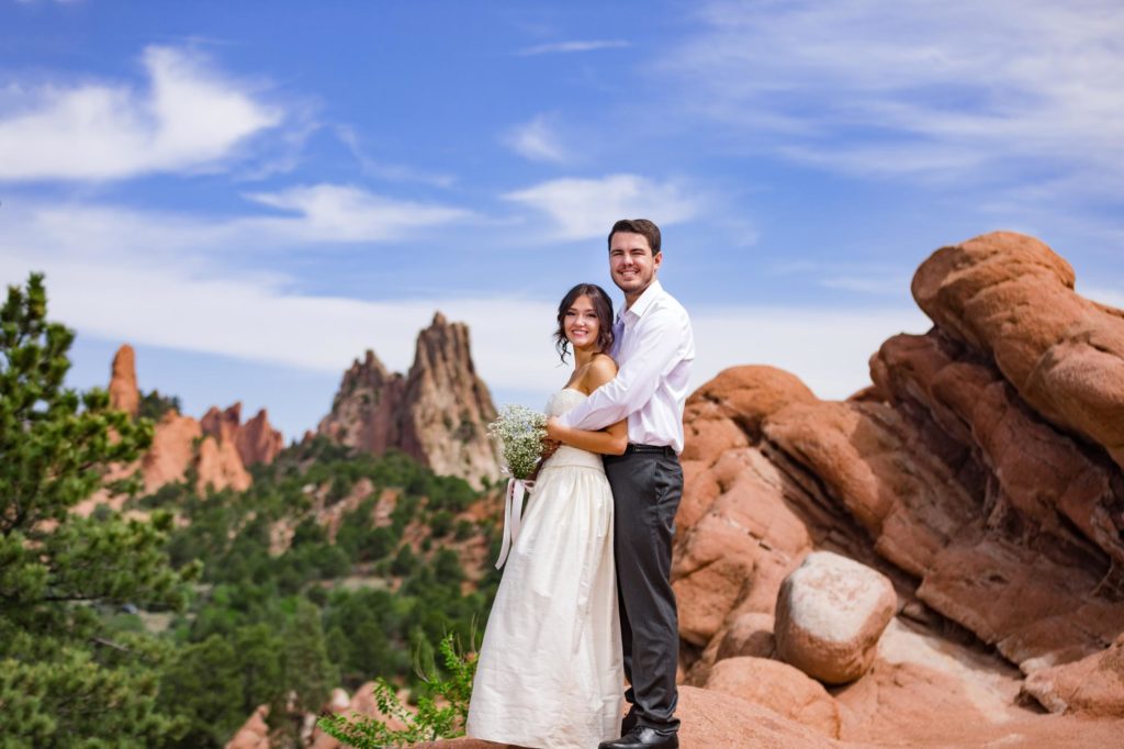 newlywed portraits at Garden of the Gods
