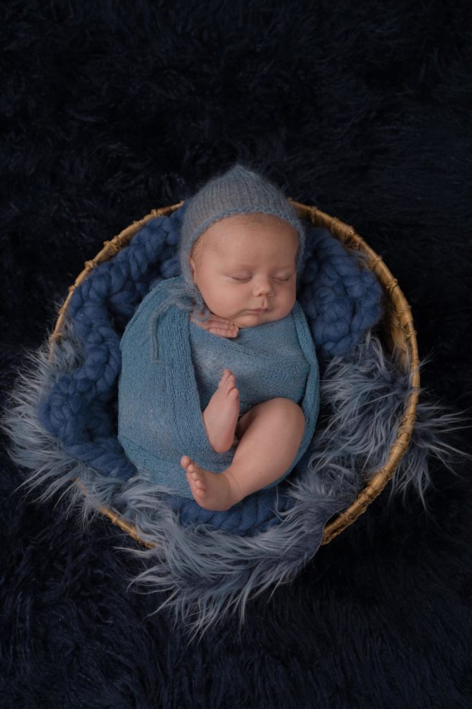 how to photograph newborns with COVID precautions
