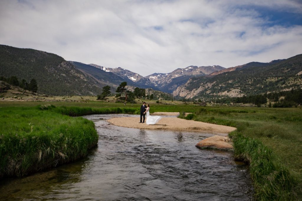 Colorado couple at rocky mountain national park elopement