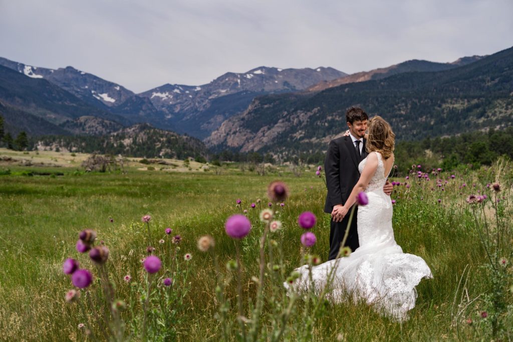 couple hugs at Rocky Mountain National Park
