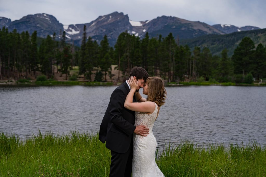 Colorado bride and groom elope on mountain lake