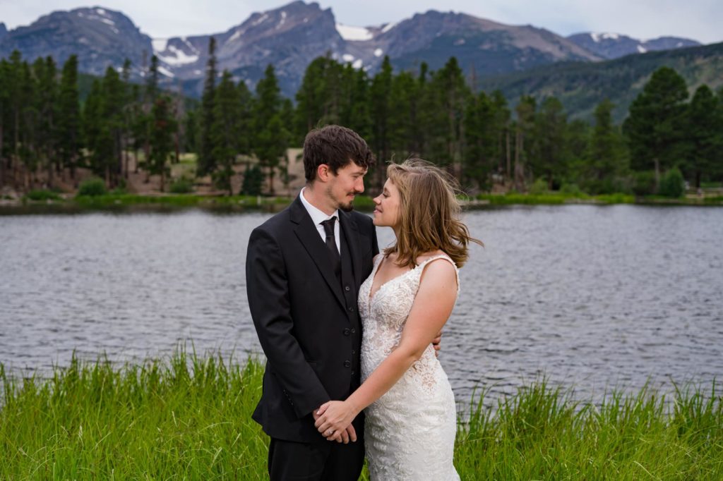 Colorado bride and groom elope in mountains