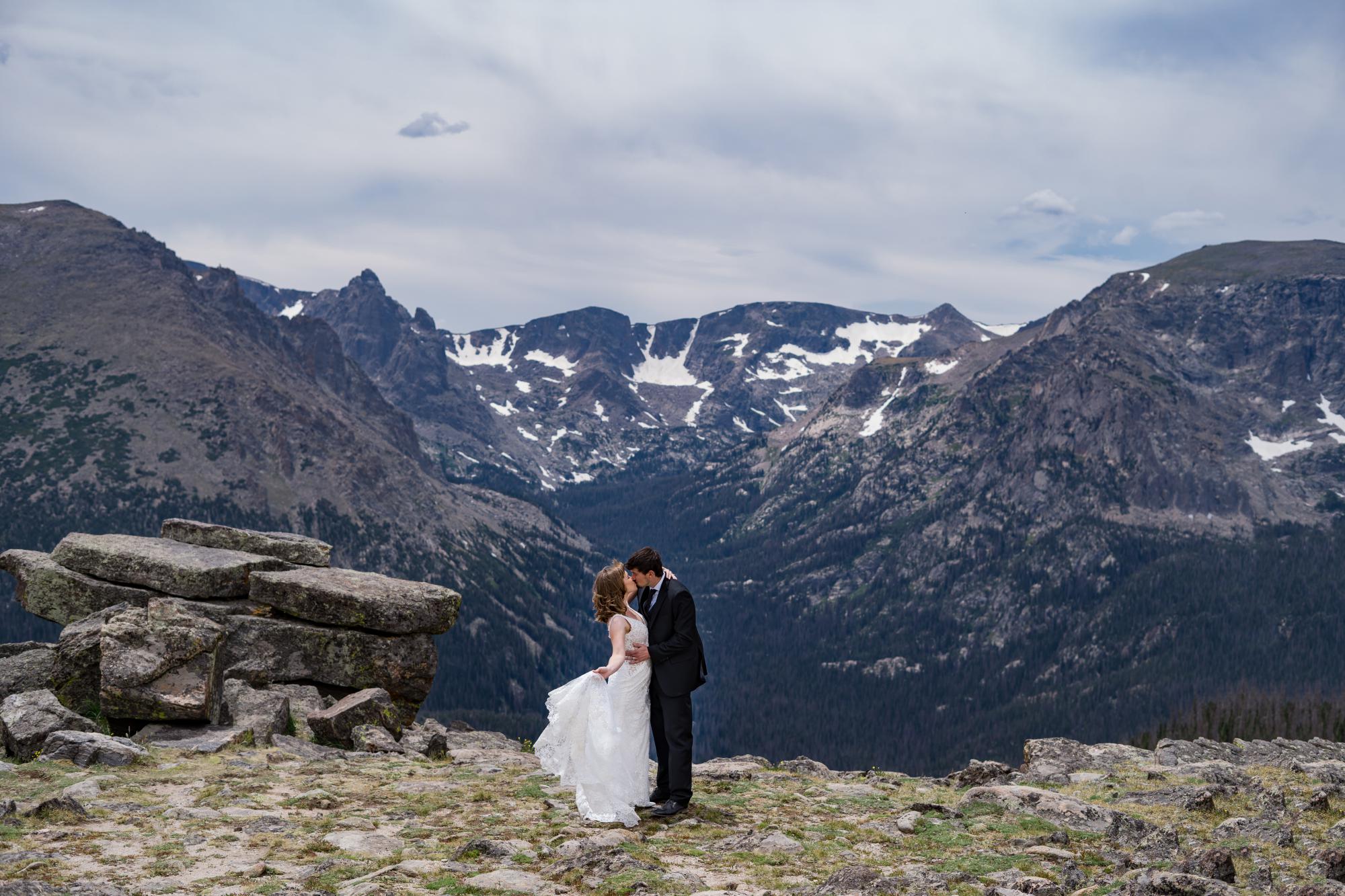 Colorado couple elopes in Rocky mountains
