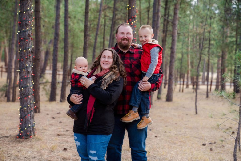 Colorado family poses for holiday card photo
