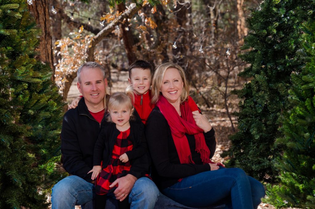 Colorado family poses for christmas card photo