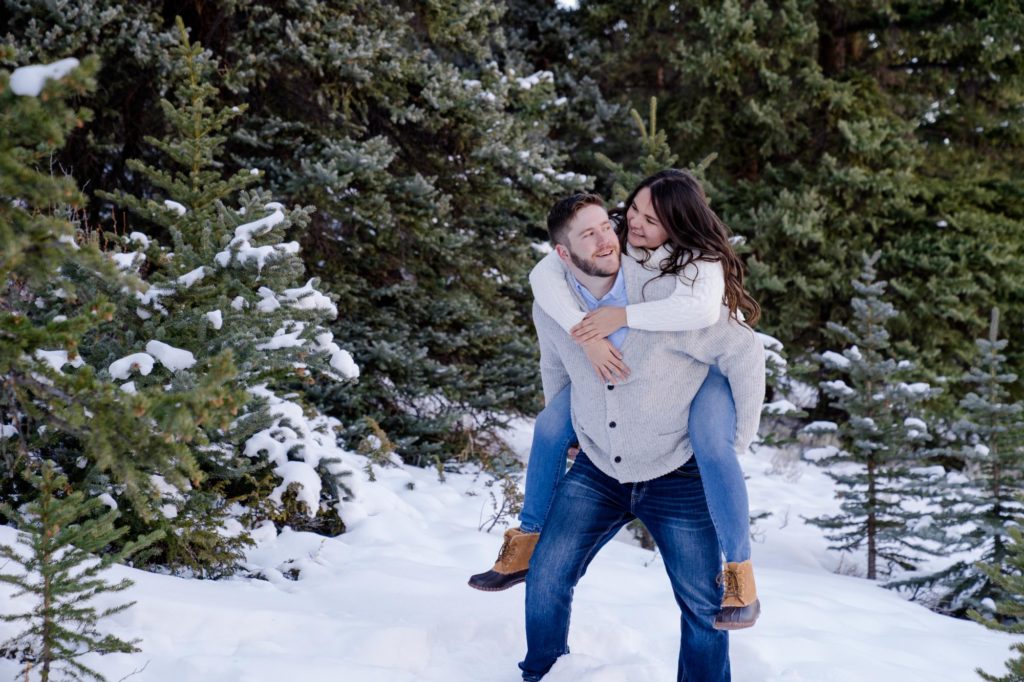 Colorado man gives fiancee piggyback ride