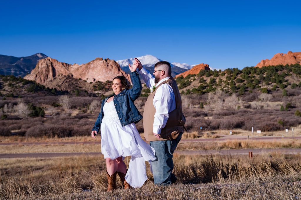 Colorado mountain elopement photographer captures bride and groom