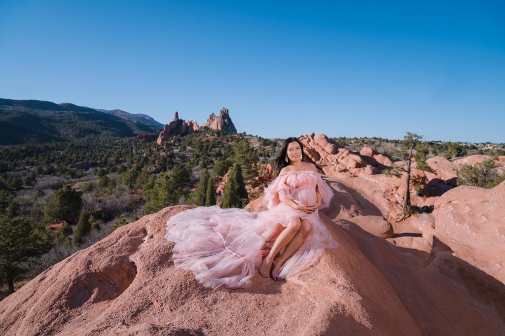 Colorado mom to be who booked maternity photographers near me