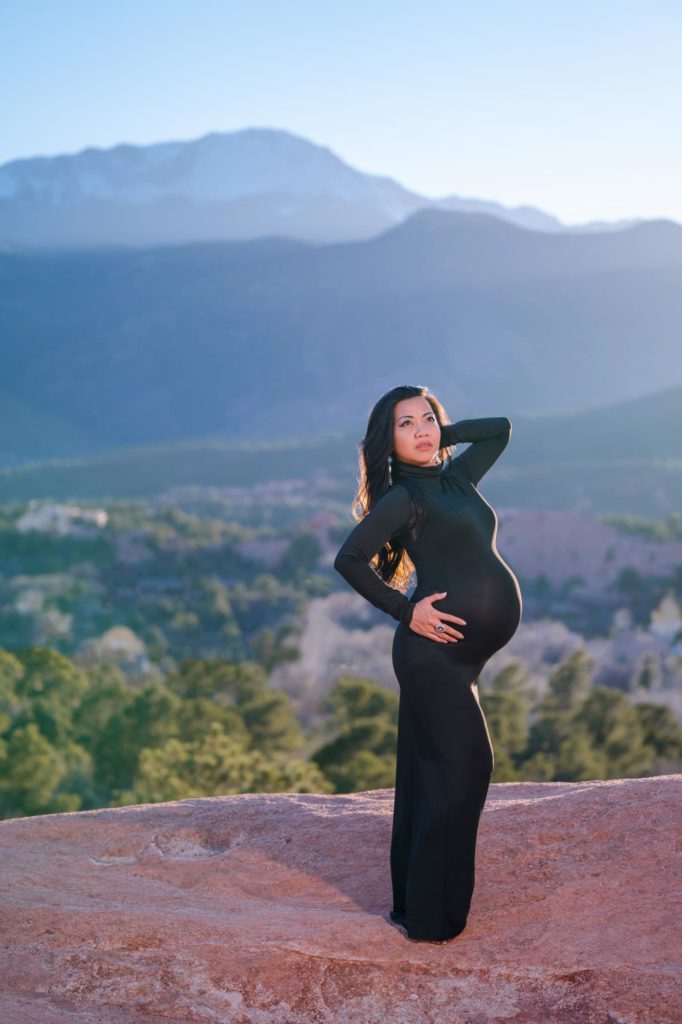 Colorado expecting mother with maternity photographers