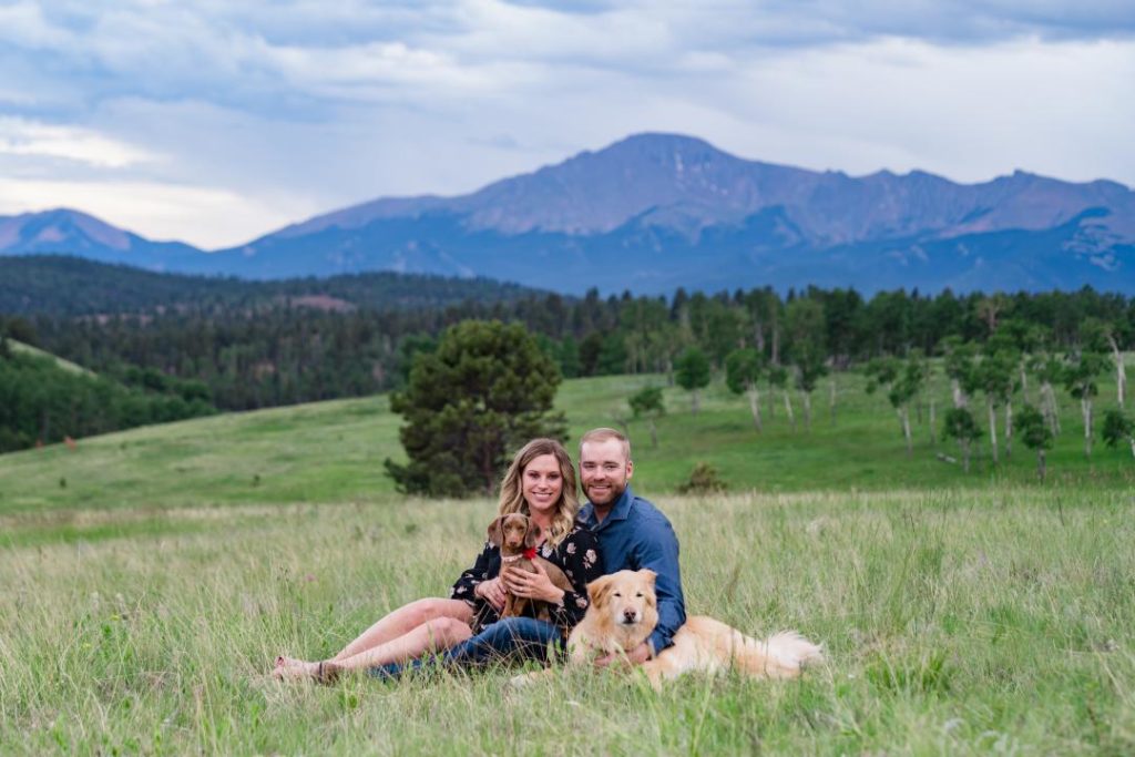 Colorado couple gets engagement photos with dog